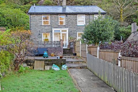 undefined, Rhiwbryfdir