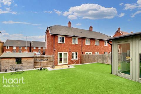 3 bedroom end of terrace house for sale, Cornfield Drive, Gravesend