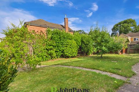 2 bedroom bungalow for sale, The Gardens, Kenilworth, Warwickshire, CV8