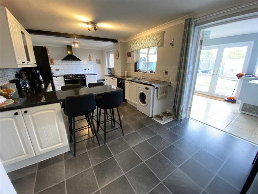 Dining Kitchen: