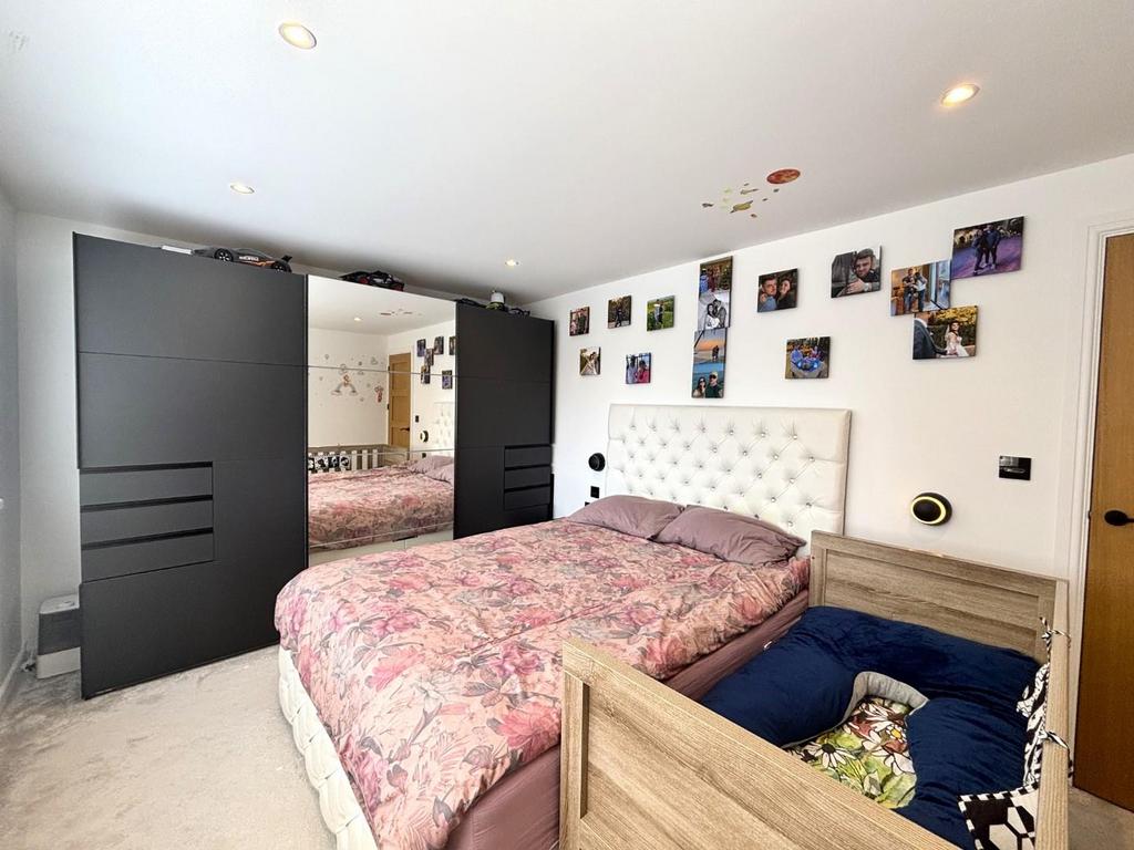 Bedroom 1.jpeg