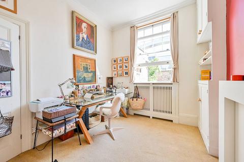 6 Wells Road, London, W12 8DA