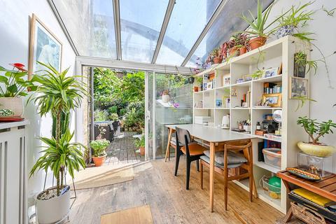 6 Wells Road, London, W12 8DA