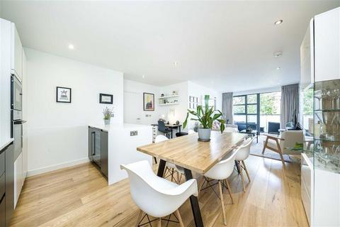 2 bedroom flat for sale, Pages Walk, London SE1