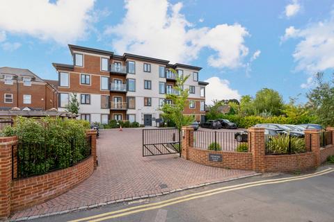 Springfield Lane , Weybridge , KT13