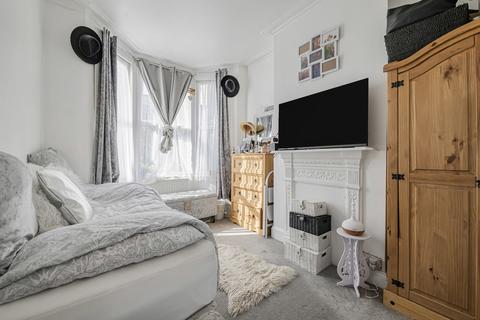 2 bedroom apartment for sale, Gillett Road, Thornton Heath, CR7