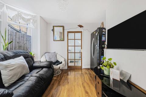 2 bedroom apartment for sale, Gillett Road, Thornton Heath, CR7