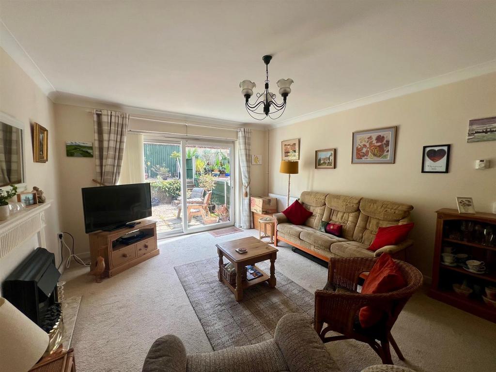 Living Room 3.jpg