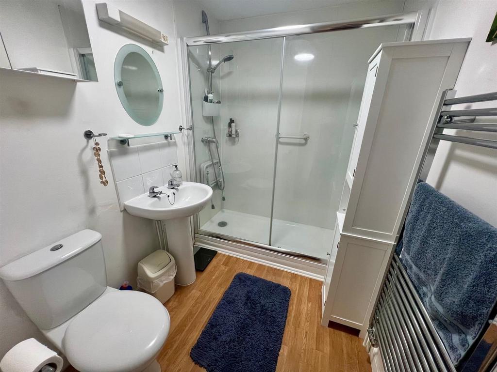 Shower Room.jpg