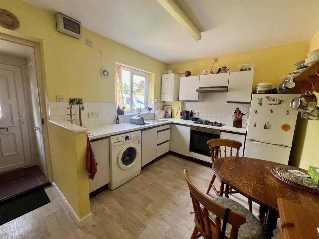 Kitchen 2.jpg