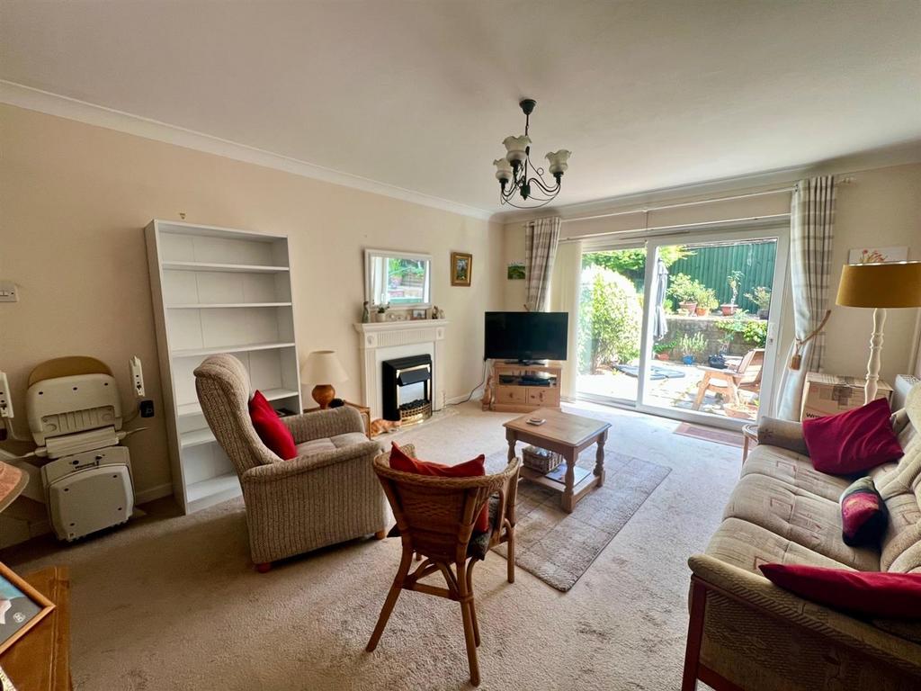 Living Room 2.jpg