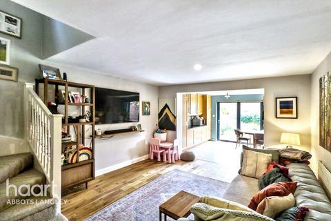 3 bedroom semi-detached house for sale, Harlech Road, Abbots Langley
