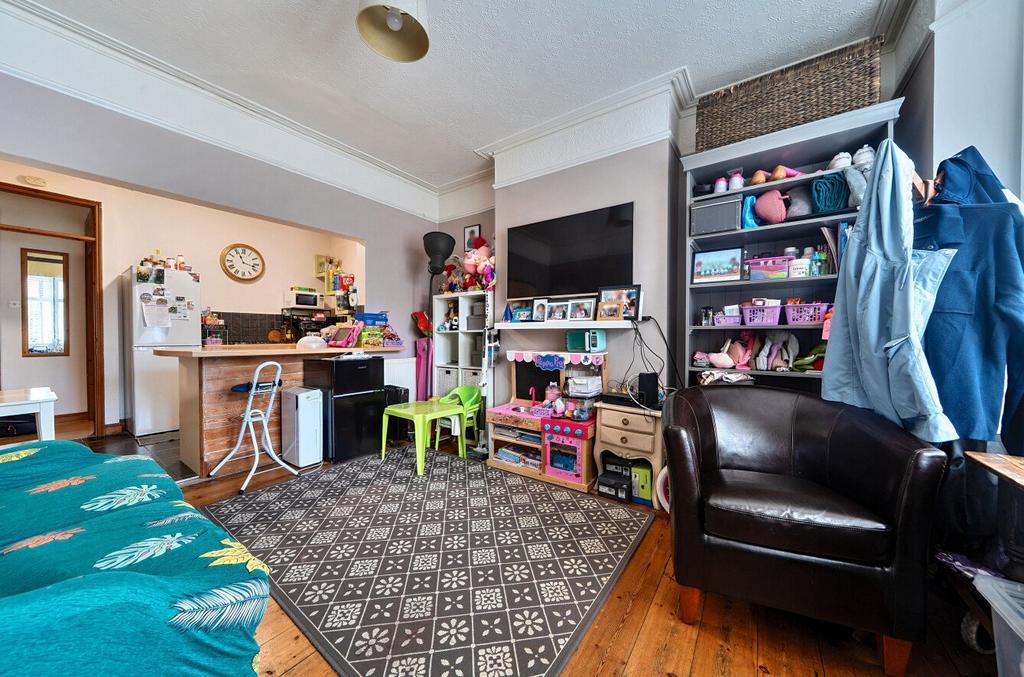 Apartment in Southampton, Upper Shirley - More