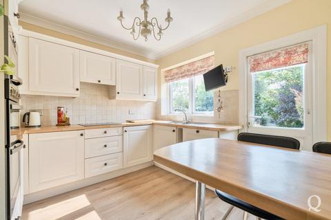 4 bedroom detached house for sale, Park Road, Sittingbourne, Kent, ME10