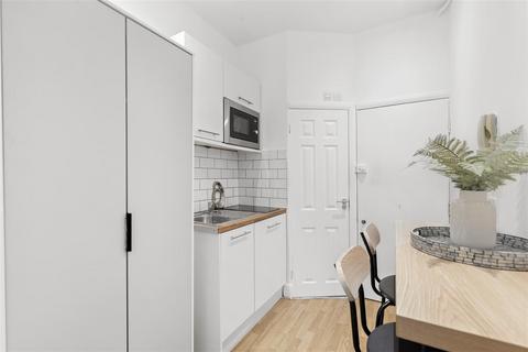undefined, Southwell Gardens, London SW7