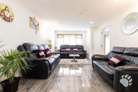 undefined, Swallow Dale, Basildon SS16
