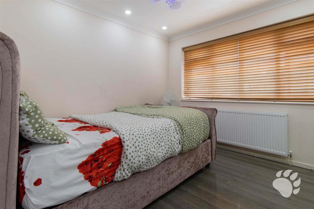 Bedroom 2 - 1 F