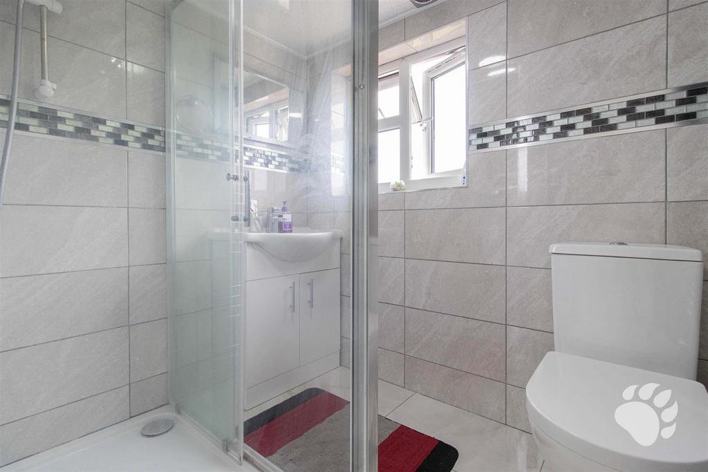Shower Room - 2 F