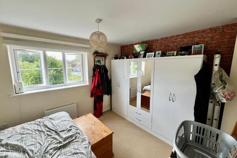 24 Barton Field, Cambridge, Gloucester, GL2 7DH