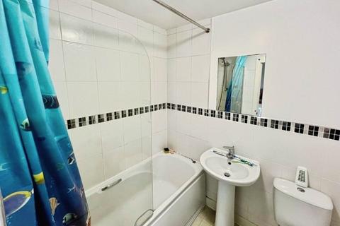 24 Barton Field, Cambridge, Gloucester, GL2 7DH