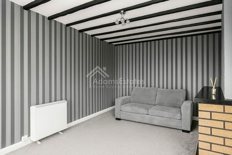 1 bedroom terraced house to rent, Bradford Road, Batley