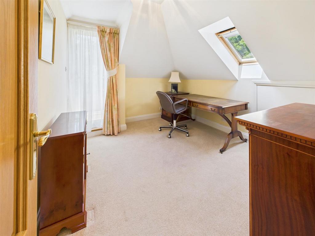 CAM04099 G0-PR0135-STILL041.jpg