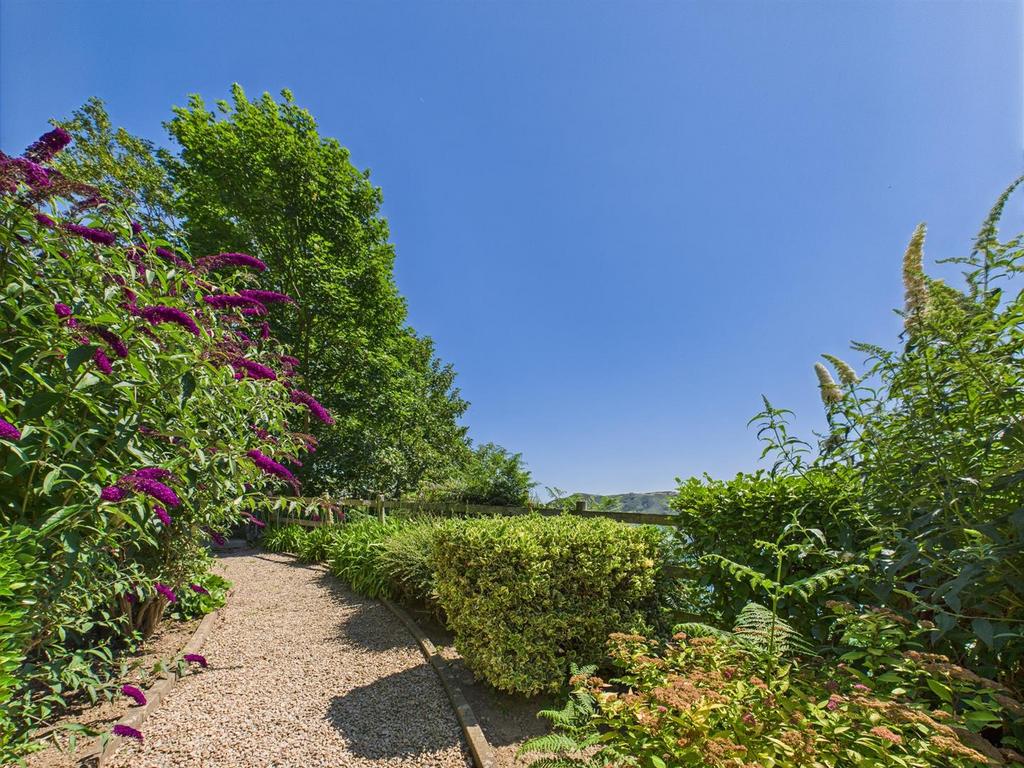 CAM04099 G0-PR0136-STILL009.jpg