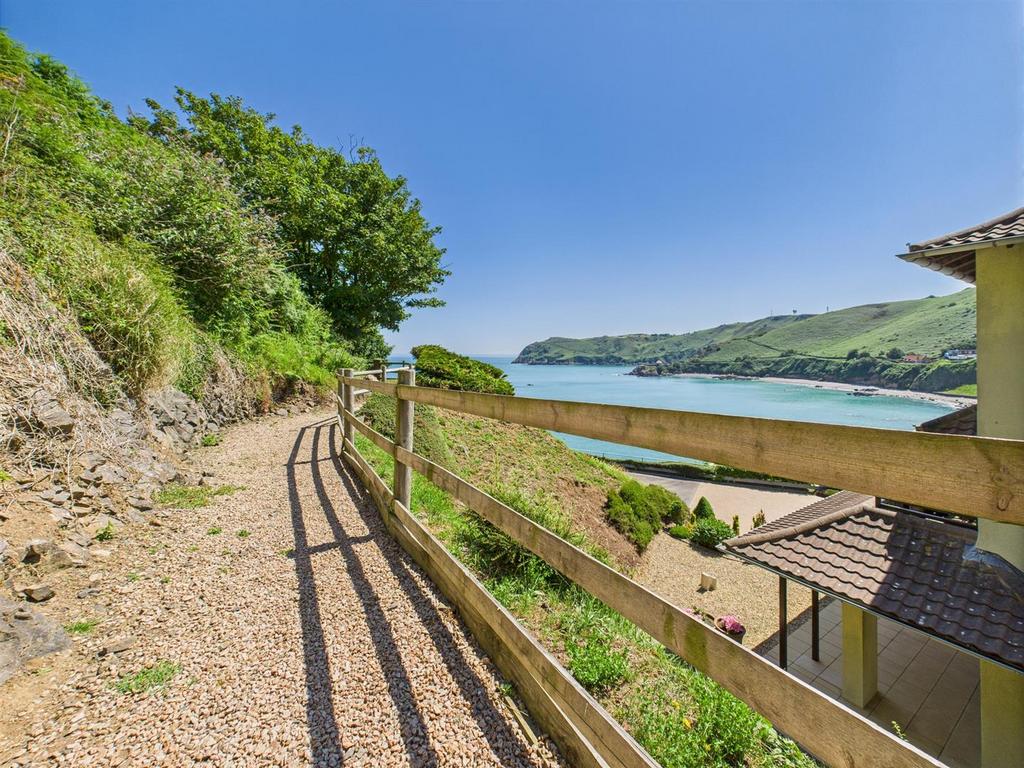 CAM04099 G0-PR0136-STILL018.jpg