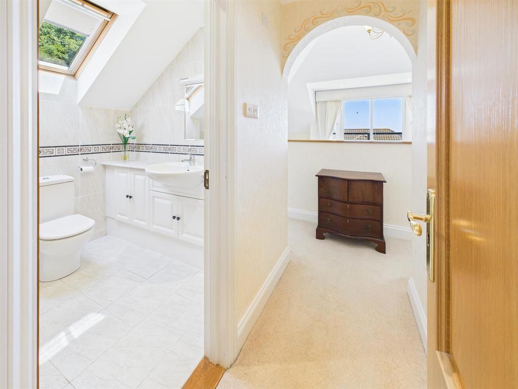 CAM04099 G0-PR0135-STILL022.jpg