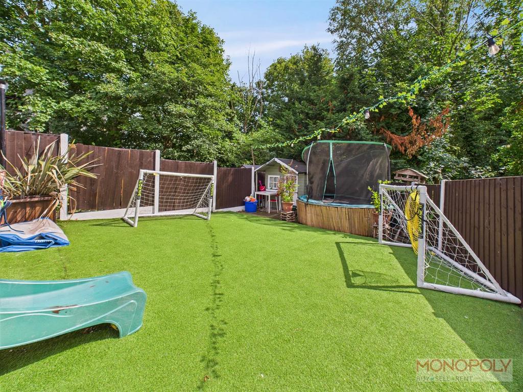 CAM01943 G0-PR0504-STILL010.jpg