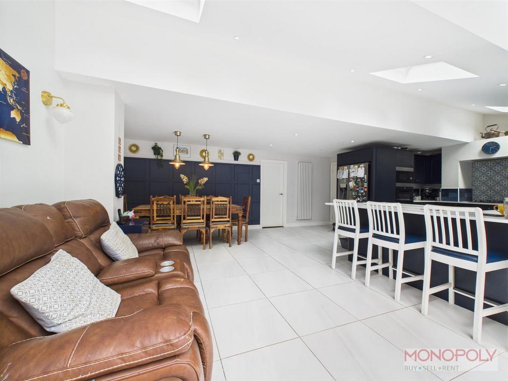 CAM01943 G0-PR0504-STILL005.jpg