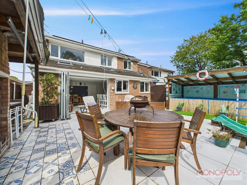 CAM01943 G0-PR0504-STILL006.jpg