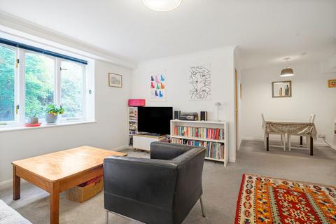 2 bedroom flat for sale, Rothesay Avenue, London SW20