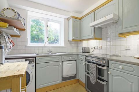 2 bedroom flat for sale, Rothesay Avenue, London SW20