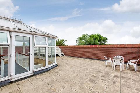 2 bedroom flat for sale, Rothesay Avenue, London SW20