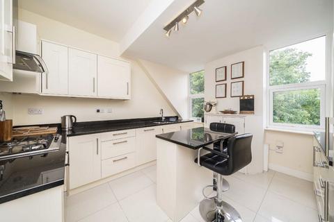 3 bedroom flat for sale, Leopold Road, London SW19