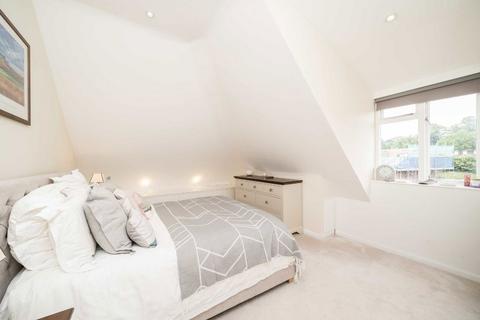 3 bedroom flat for sale, Leopold Road, London SW19