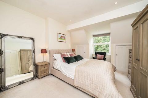 3 bedroom flat for sale, Leopold Road, London SW19
