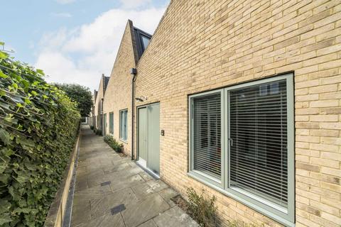 Longmans Mews, London SW20