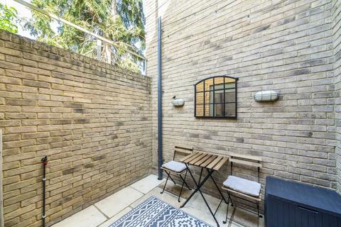 2 bedroom flat for sale, Longmans Mews, London SW20