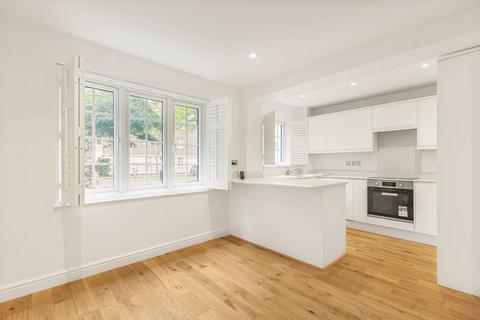 90 Selhurst Close, London, SW19 6AZ