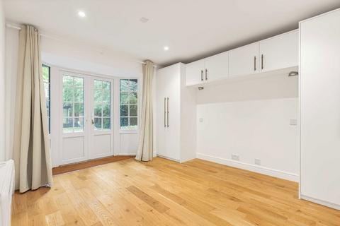 90 Selhurst Close, London, SW19 6AZ