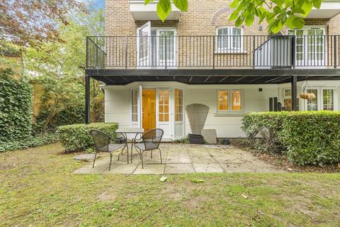 90 Selhurst Close, London, SW19 6AZ
