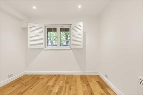 90 Selhurst Close, London, SW19 6AZ