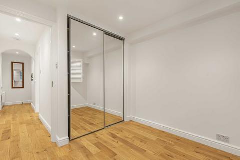 90 Selhurst Close, London, SW19 6AZ
