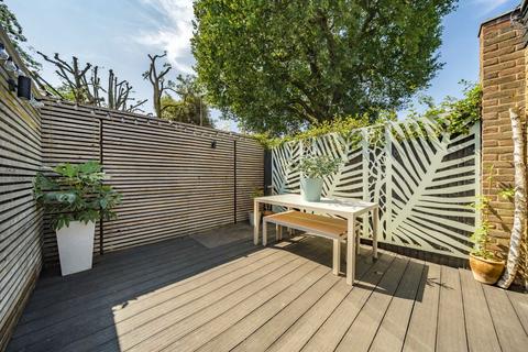 82 Galgate Close, London, SW19 6EU
