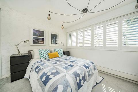 82 Galgate Close, London, SW19 6EU