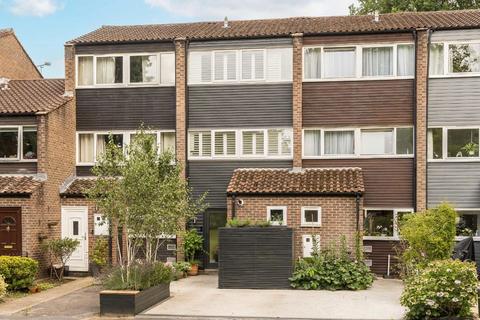 82 Galgate Close, London, SW19 6EU