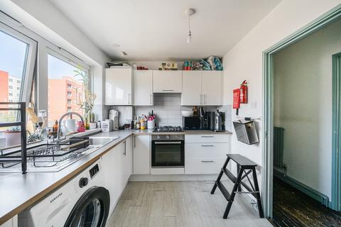 2 bedroom apartment for sale, St. Saviours Estate, London
