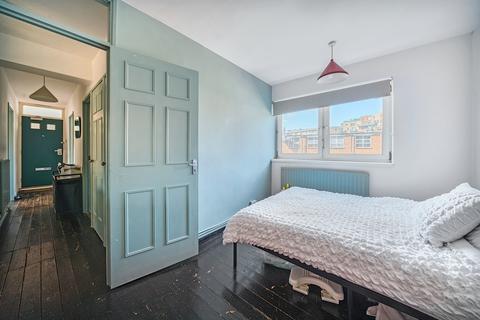 2 bedroom apartment for sale, St. Saviours Estate, London